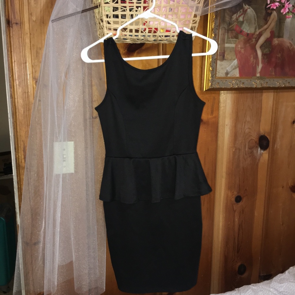 Little Black Dress - Bodycon Peplum V Back